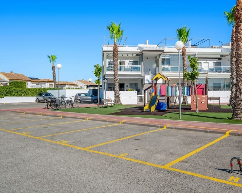 3 soveværelse Byhus til salg i Playa Flamenca med swimmingpool garage - € 329.000 (Ref: 9926418)