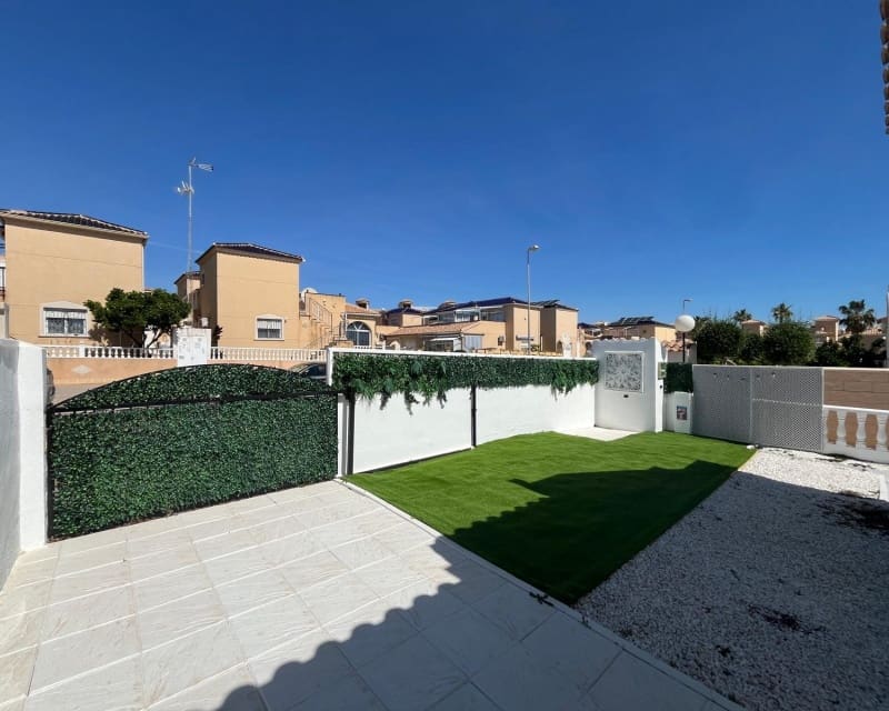 2 Zimmer Bungalow zu verkaufen in Orihuela Costa mit Pool Garage - 209.999 € (Ref: 9926421)