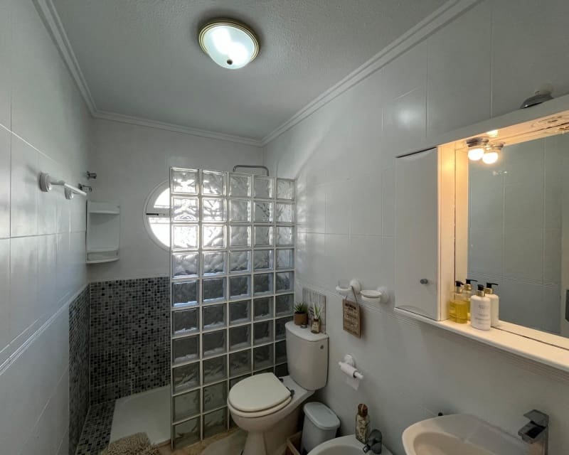2 Zimmer Bungalow zu verkaufen in Orihuela Costa mit Pool Garage - 209.999 € (Ref: 9926421)
