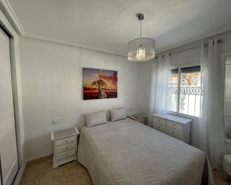 2 Zimmer Bungalow zu verkaufen in Orihuela Costa mit Pool Garage - 209.999 € (Ref: 9926421)
