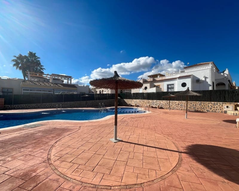 2 Zimmer Bungalow zu verkaufen in Orihuela Costa mit Pool Garage - 209.999 € (Ref: 9926421)
