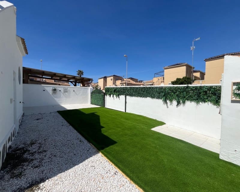 2 Zimmer Bungalow zu verkaufen in Orihuela Costa mit Pool Garage - 209.999 € (Ref: 9926421)