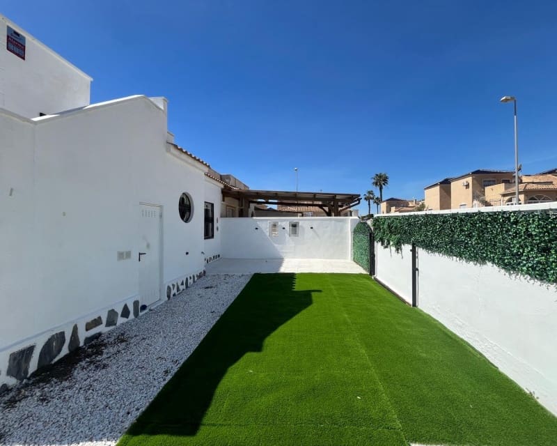 2 Zimmer Bungalow zu verkaufen in Orihuela Costa mit Pool Garage - 209.999 € (Ref: 9926421)