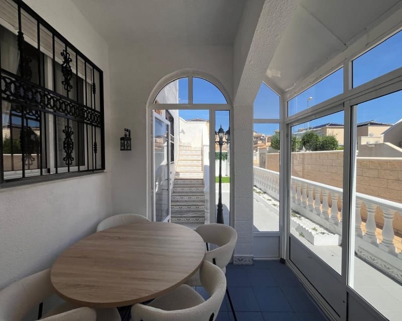 2 Zimmer Bungalow zu verkaufen in Orihuela Costa mit Pool Garage - 209.999 € (Ref: 9926421)