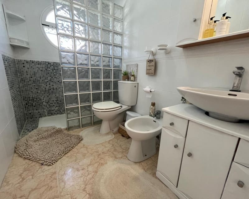 2 Zimmer Bungalow zu verkaufen in Orihuela Costa mit Pool Garage - 209.999 € (Ref: 9926421)