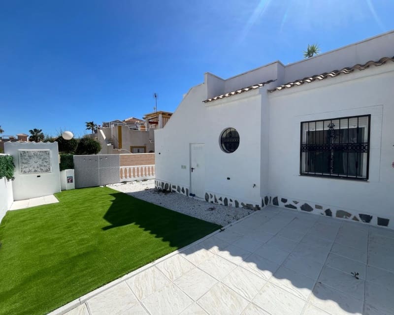 2 Zimmer Bungalow zu verkaufen in Orihuela Costa mit Pool Garage - 209.999 € (Ref: 9926421)
