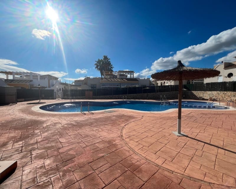 2 Zimmer Bungalow zu verkaufen in Orihuela Costa mit Pool Garage - 209.999 € (Ref: 9926421)