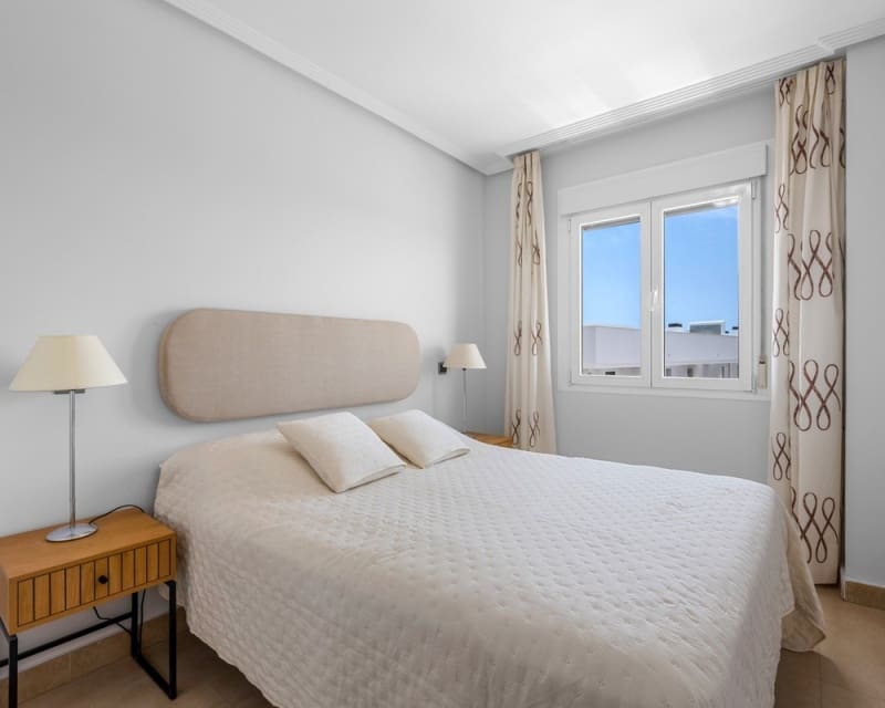 1 slaapkamer Appartement te koop in Los Alcazares met zwembad garage - € 139.000 (Ref: 9926427)