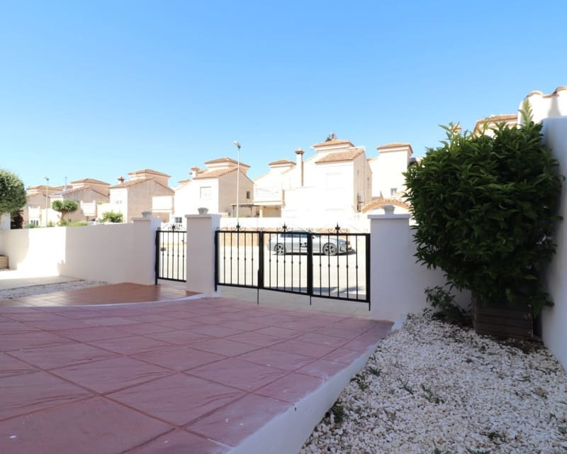 3 slaapkamer Villa te koop in San Miguel de Salinas met zwembad garage - € 259.950 (Ref: 9926430)