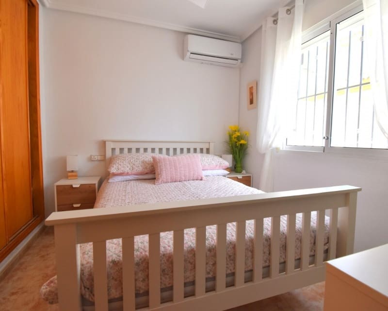 2 soveværelse Villa til salg i Playa Flamenca med swimmingpool garage - € 225.000 (Ref: 9926432)