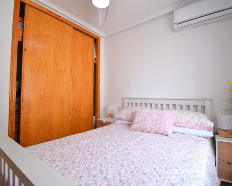 2 soveværelse Villa til salg i Playa Flamenca med swimmingpool garage - € 225.000 (Ref: 9926432)