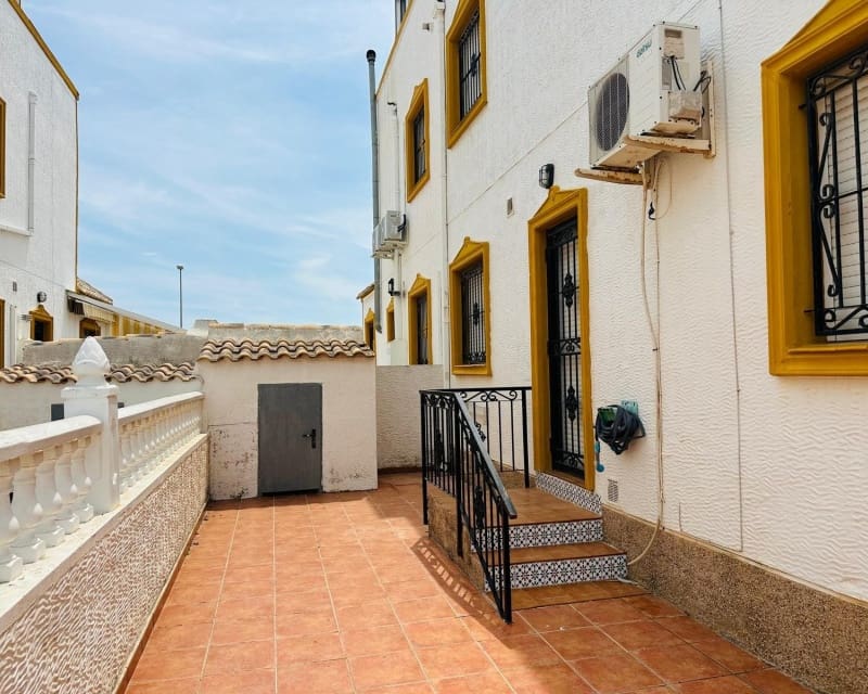 3 Zimmer Villa zu verkaufen in Los Montesinos mit Pool - 179.000 € (Ref: 9926435)