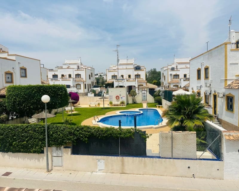 3 Zimmer Villa zu verkaufen in Los Montesinos mit Pool - 179.000 € (Ref: 9926435)
