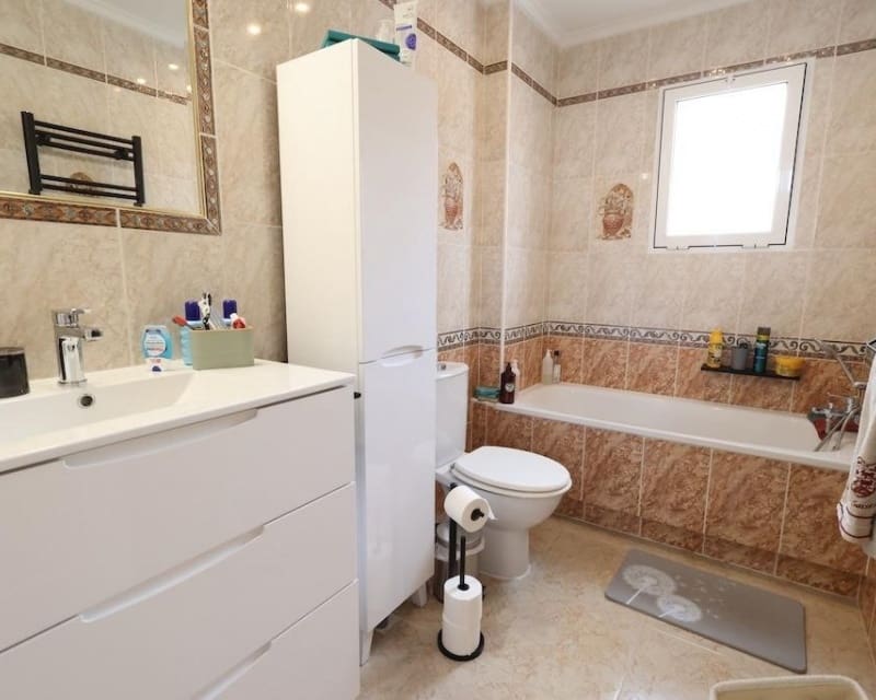 5 sypialnia Willa na sprzedaż w Villamartin z basenem garażem - 385 000 € (Ref: 9926436)