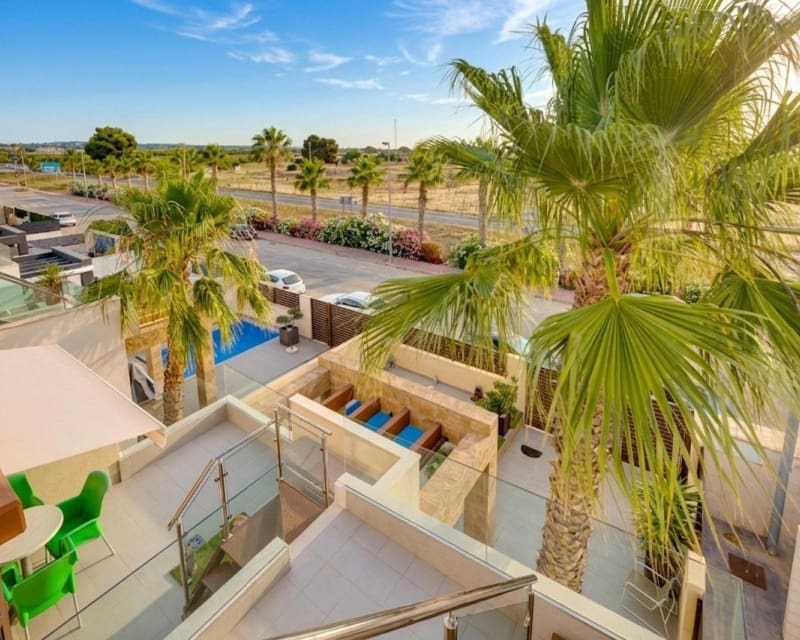 3 soveværelse Villa til salg i Pueblo Bravo med swimmingpool - € 394.969 (Ref: 9926438)