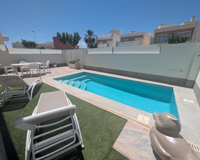 3 sypialnia Willa na sprzedaż w San Pedro del Pinatar z basenem garażem - 439 000 € (Ref: 9950682)