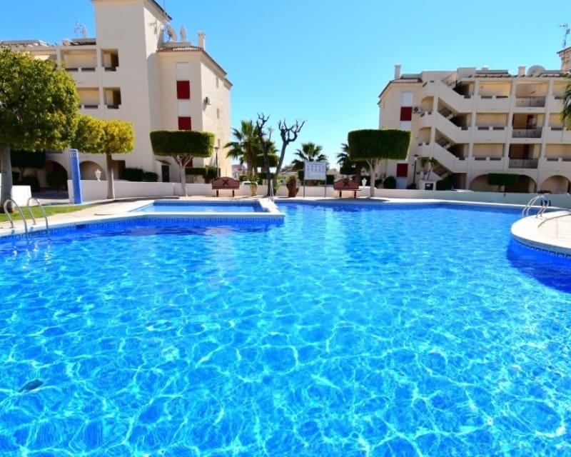2 makuuhuone Huoneisto myytävänä paikassa Playa Flamenca mukana uima-altaan 
autotalli - 205 000 € (Ref: 9950683)