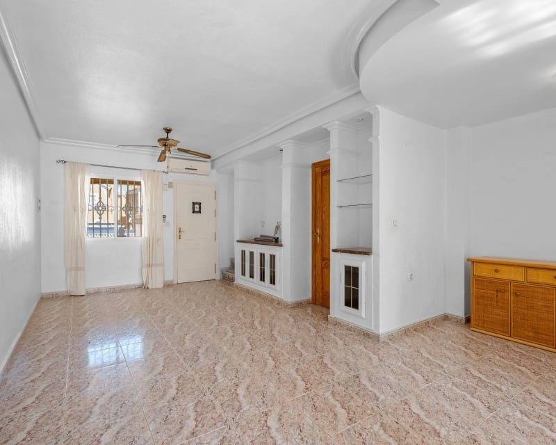 3 soveværelse Byhus til salg i Villamartin med swimmingpool - € 189.000 (Ref: 9950684)