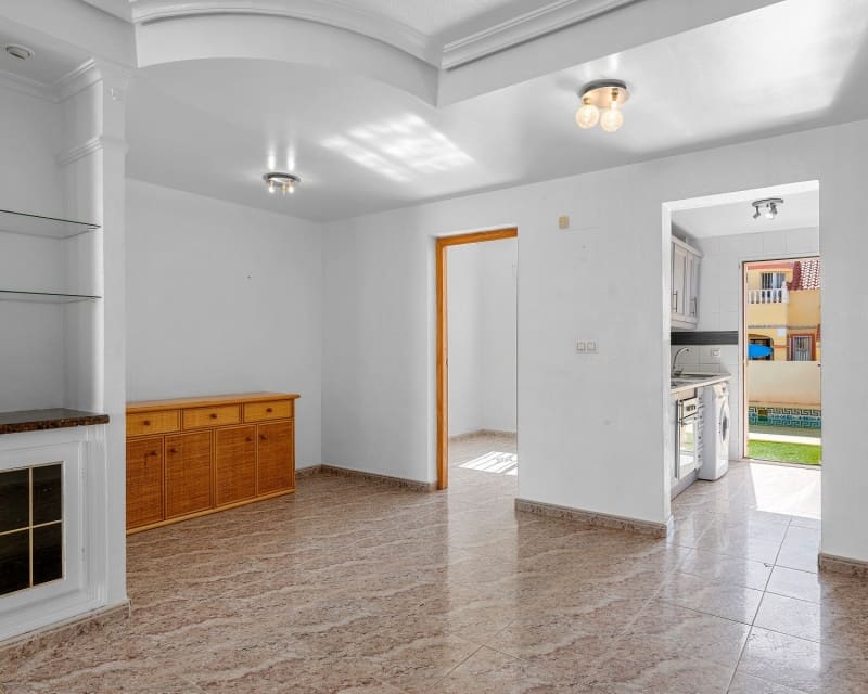 3 soveværelse Byhus til salg i Villamartin med swimmingpool - € 189.000 (Ref: 9950684)