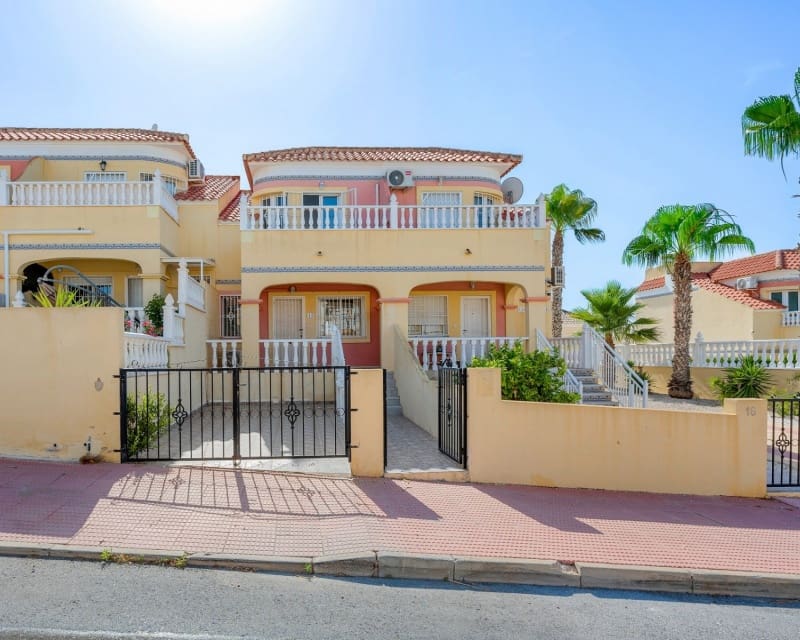 3 soveværelse Byhus til salg i Villamartin med swimmingpool - € 189.000 (Ref: 9950684)