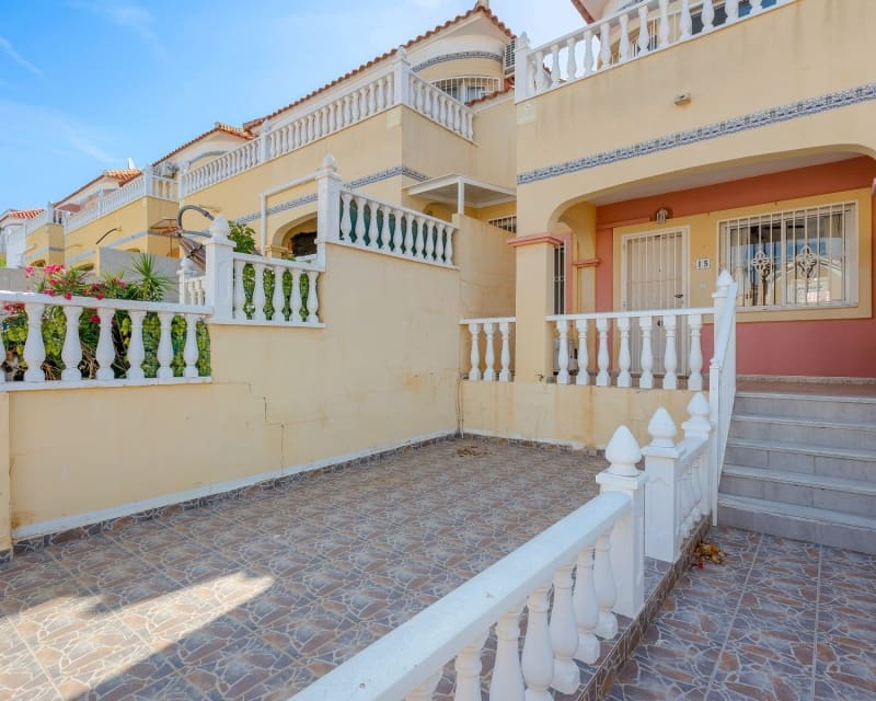 3 soveværelse Byhus til salg i Villamartin med swimmingpool - € 189.000 (Ref: 9950684)