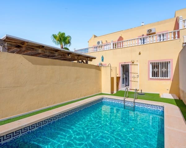 3 soveværelse Byhus til salg i Villamartin, Orihuela med swimmingpool - € 189.000 (Ref: 9950684)