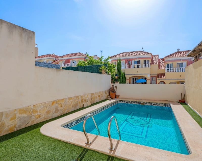 3 soveværelse Byhus til salg i Villamartin med swimmingpool - € 189.000 (Ref: 9950684)