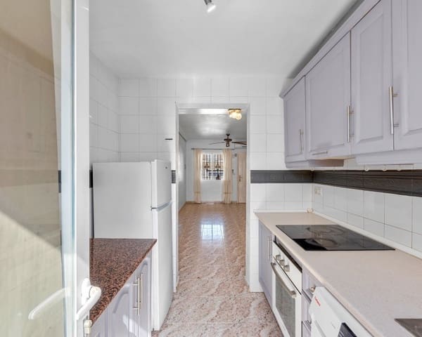 3 soveværelse Byhus til salg i Villamartin, Orihuela med swimmingpool - € 189.000 (Ref: 9950684)