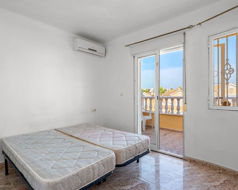 3 soveværelse Byhus til salg i Villamartin med swimmingpool - € 189.000 (Ref: 9950684)
