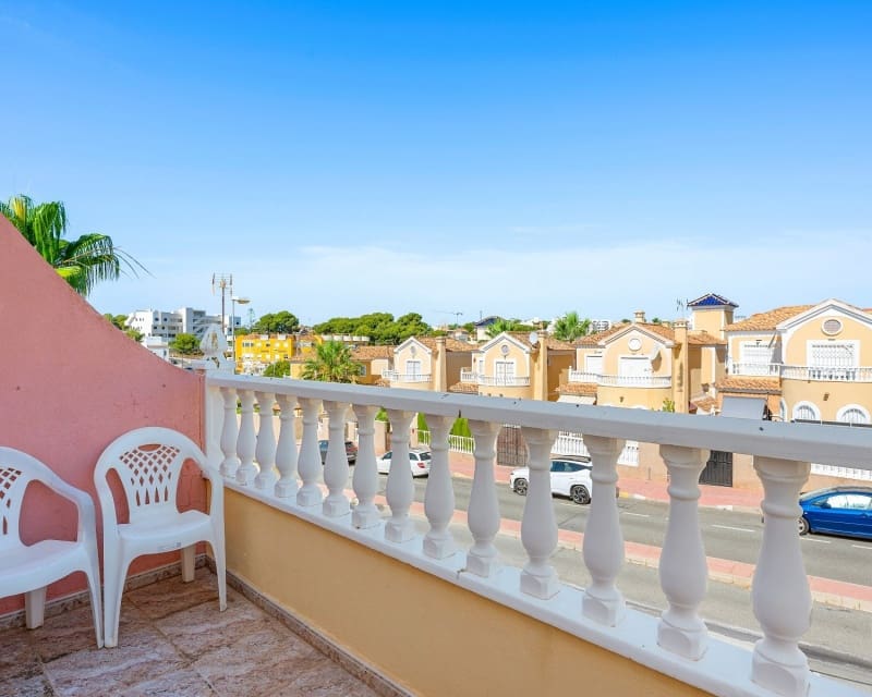 3 soveværelse Byhus til salg i Villamartin med swimmingpool - € 189.000 (Ref: 9950684)