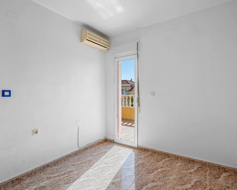 3 soveværelse Byhus til salg i Villamartin med swimmingpool - € 189.000 (Ref: 9950684)