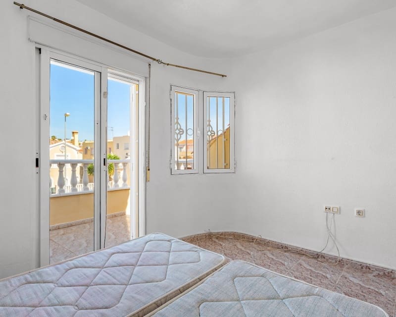 3 soveværelse Byhus til salg i Villamartin med swimmingpool - € 189.000 (Ref: 9950684)