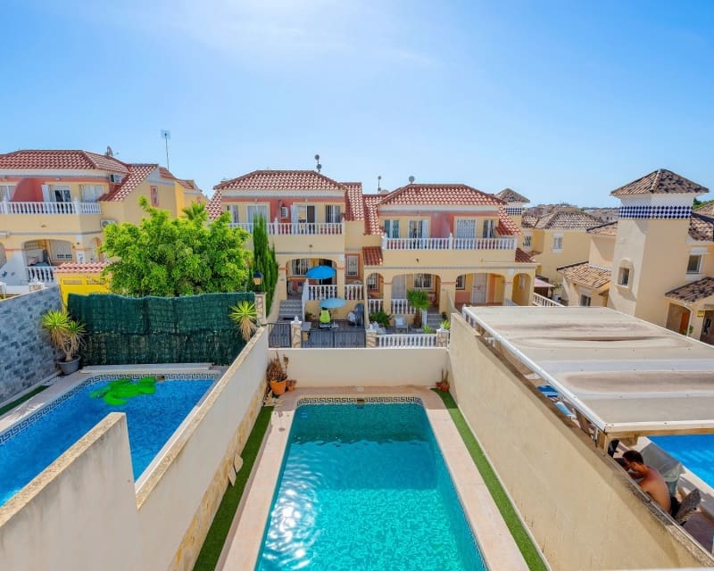 3 soveværelse Byhus til salg i Villamartin med swimmingpool - € 189.000 (Ref: 9950684)