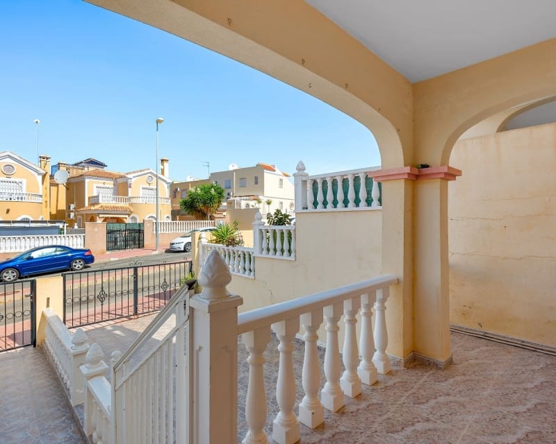 3 soveværelse Byhus til salg i Villamartin med swimmingpool - € 189.000 (Ref: 9950684)