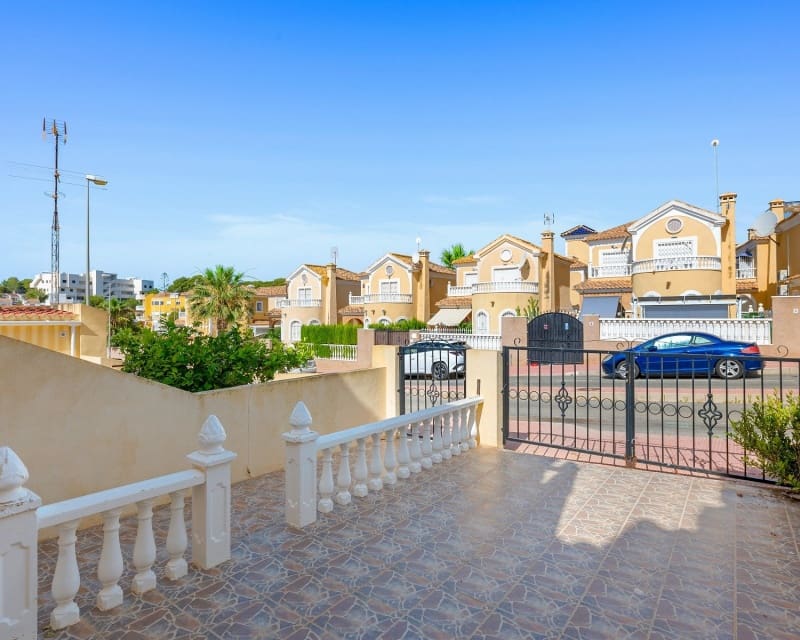 3 soveværelse Byhus til salg i Villamartin med swimmingpool - € 189.000 (Ref: 9950684)
