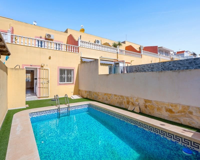 3 soveværelse Byhus til salg i Villamartin med swimmingpool - € 189.000 (Ref: 9950684)