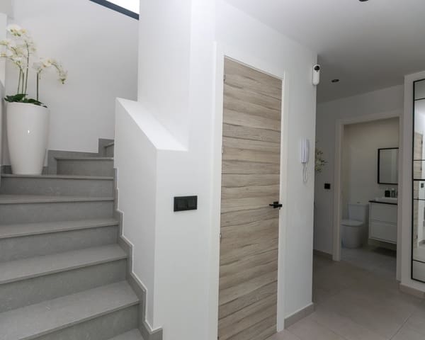 3 makuuhuone Huvila myytävänä paikassa Villamartin, Orihuela mukana uima-altaan - 369 000 € (Ref: 9950685)