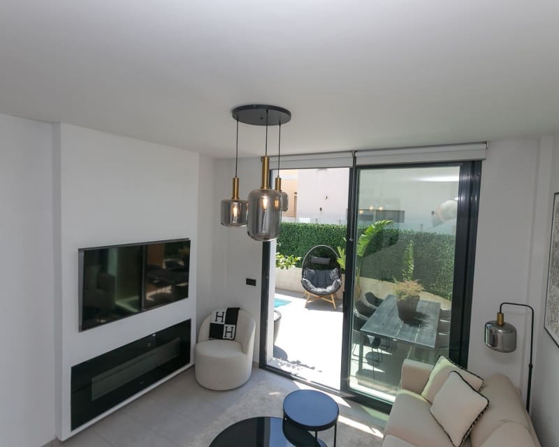 3 makuuhuone Huvila myytävänä paikassa Villamartin mukana uima-altaan - 369 000 € (Ref: 9950685)