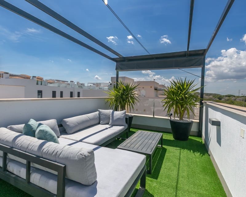 3 makuuhuone Huvila myytävänä paikassa Villamartin mukana uima-altaan - 369 000 € (Ref: 9950685)