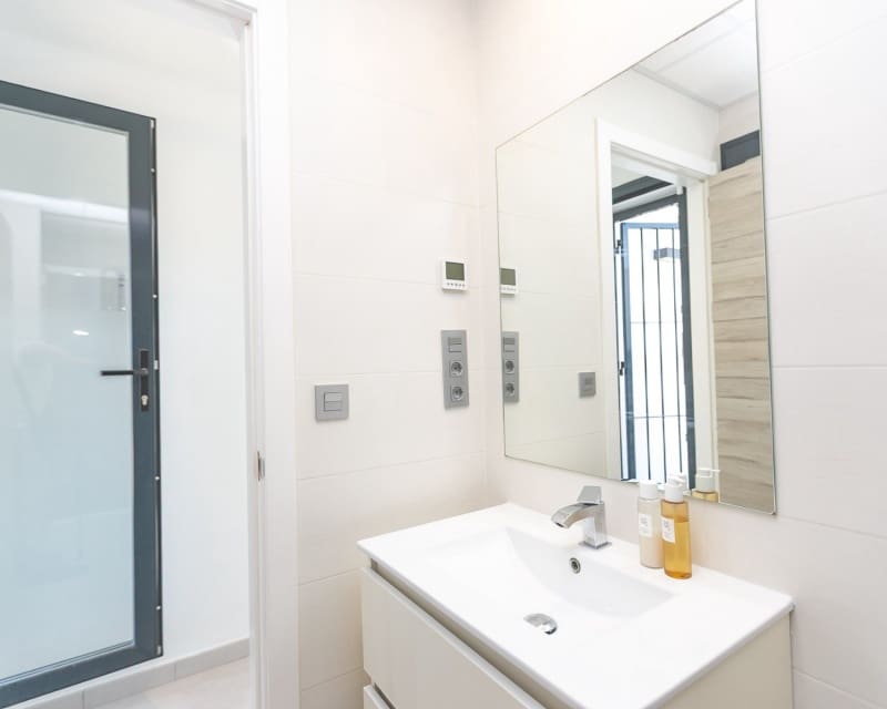 3 makuuhuone Huvila myytävänä paikassa Villamartin mukana uima-altaan - 369 000 € (Ref: 9950685)
