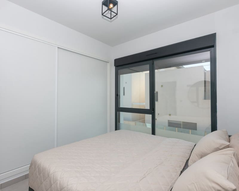 3 makuuhuone Huvila myytävänä paikassa Villamartin mukana uima-altaan - 369 000 € (Ref: 9950685)