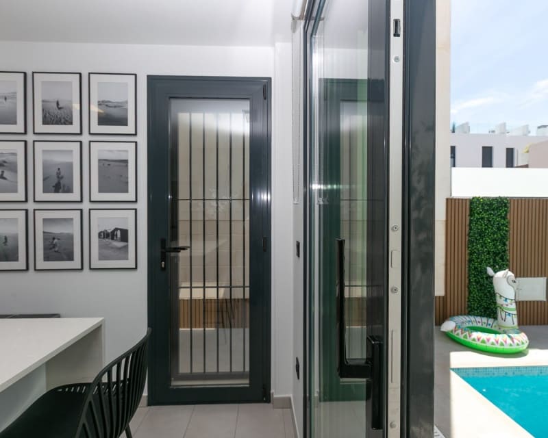 3 makuuhuone Huvila myytävänä paikassa Villamartin mukana uima-altaan - 369 000 € (Ref: 9950685)