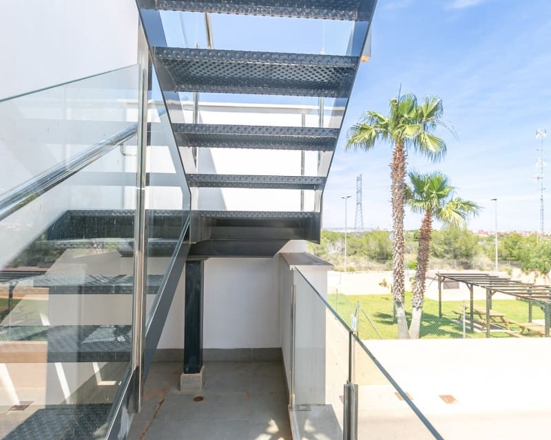 3 makuuhuone Huvila myytävänä paikassa Villamartin mukana uima-altaan - 369 000 € (Ref: 9950685)