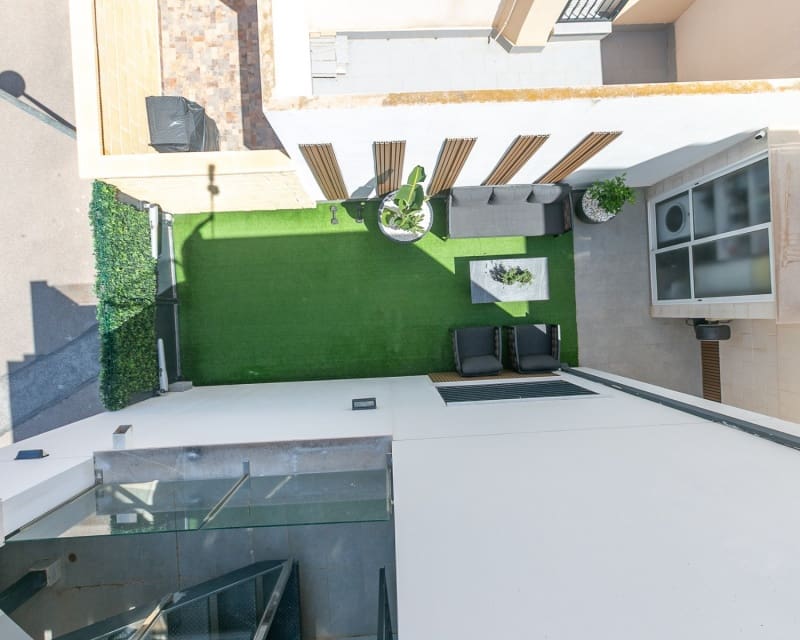 3 makuuhuone Huvila myytävänä paikassa Villamartin mukana uima-altaan - 369 000 € (Ref: 9950685)