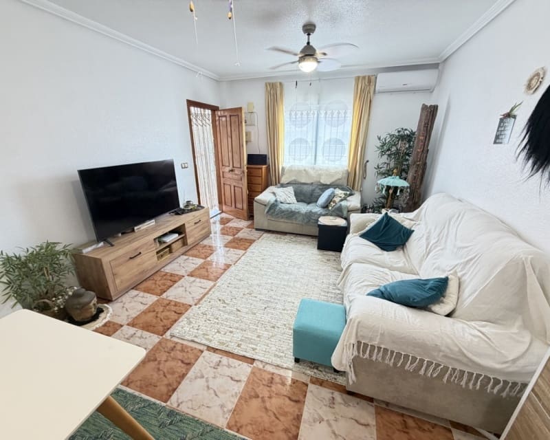 2 sovrum Bungalow till salu i La Zenia med pool - 225 000 € (Ref: 9950686)