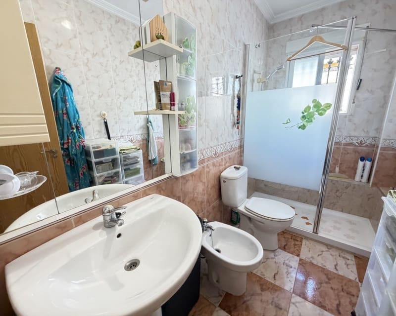 2 sovrum Bungalow till salu i La Zenia med pool - 225 000 € (Ref: 9950686)