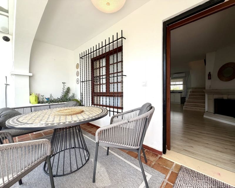 2 quarto Casa em Banda para venda em Villamartin com piscina - 280 000 € (Ref: 9950688)