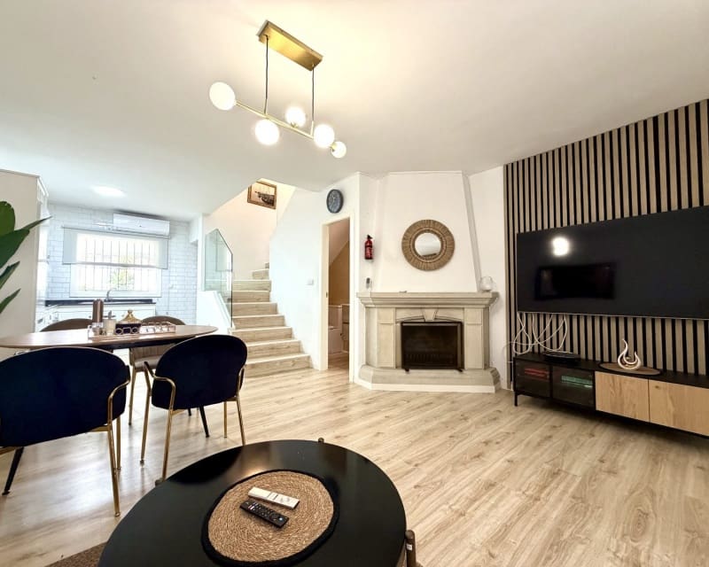 2 quarto Casa em Banda para venda em Villamartin com piscina - 280 000 € (Ref: 9950688)