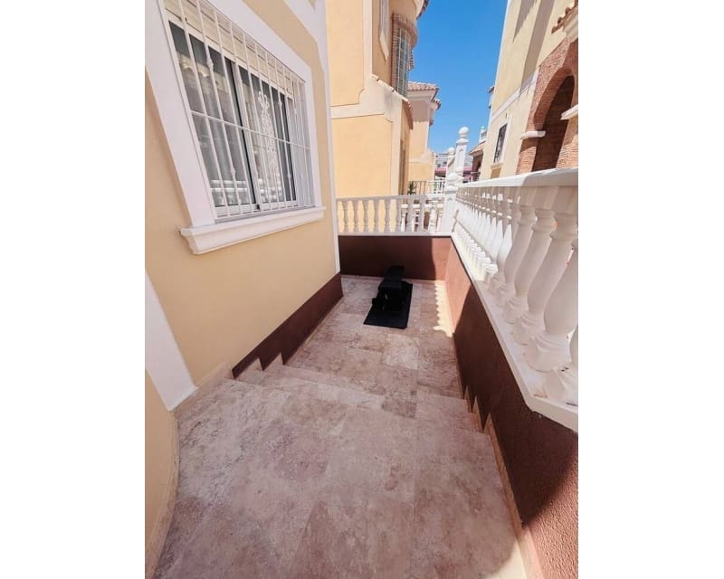 3 bedroom Villa for sale in Villamartin with pool - € 250,000 (Ref: 9950703)