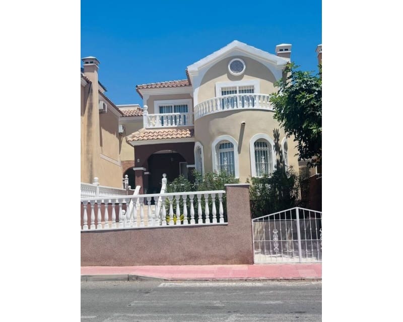 3 bedroom Villa for sale in Villamartin with pool - € 250,000 (Ref: 9950703)